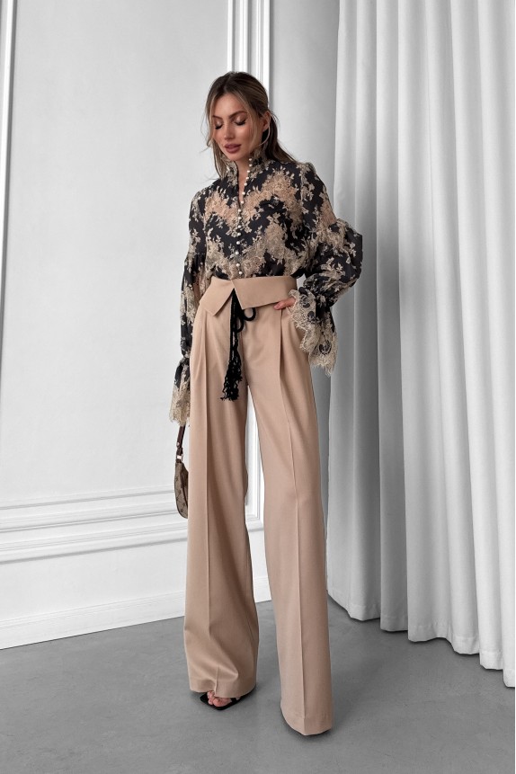 Lace zigzag blouse with puffy sleeves, pearls, stand-up collar