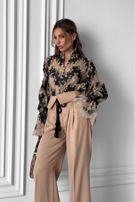 Lace zigzag blouse with puffy sleeves, pearls, stand-up collar