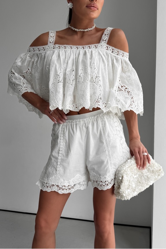 Embroidered cotton shorts with pockets