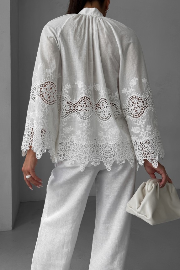 Cotton raglan blouse with Roman-style embroidery