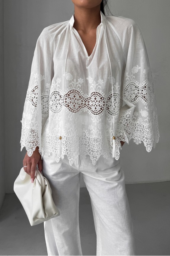 Cotton raglan blouse with Roman-style embroidery