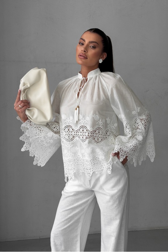 Cotton raglan blouse with Roman-style embroidery