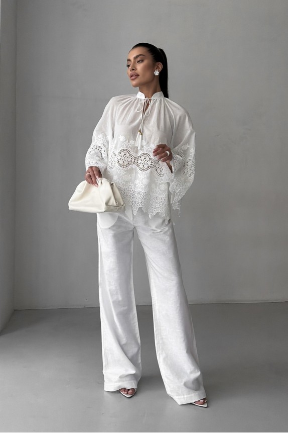 Cotton raglan blouse with Roman-style embroidery