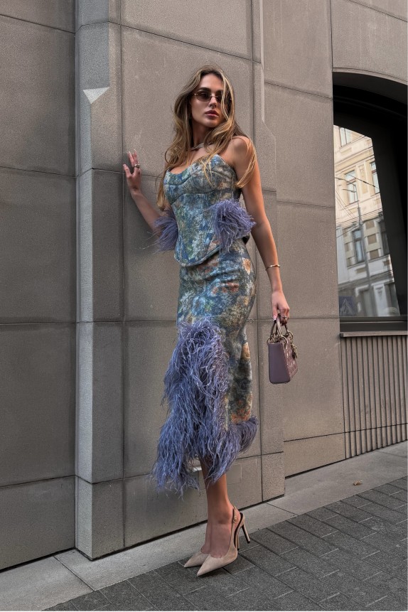 Skirt made of Italian printed fabric, featuring feathers