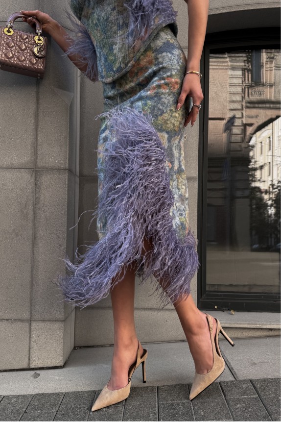 Skirt made of Italian printed fabric, featuring feathers