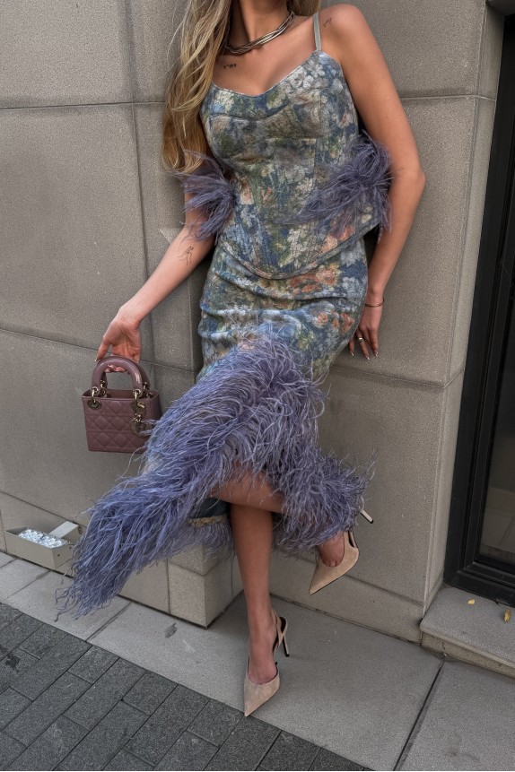 Skirt made of Italian printed fabric, featuring feathers
