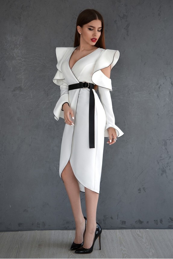 Dress on the wrap with volans