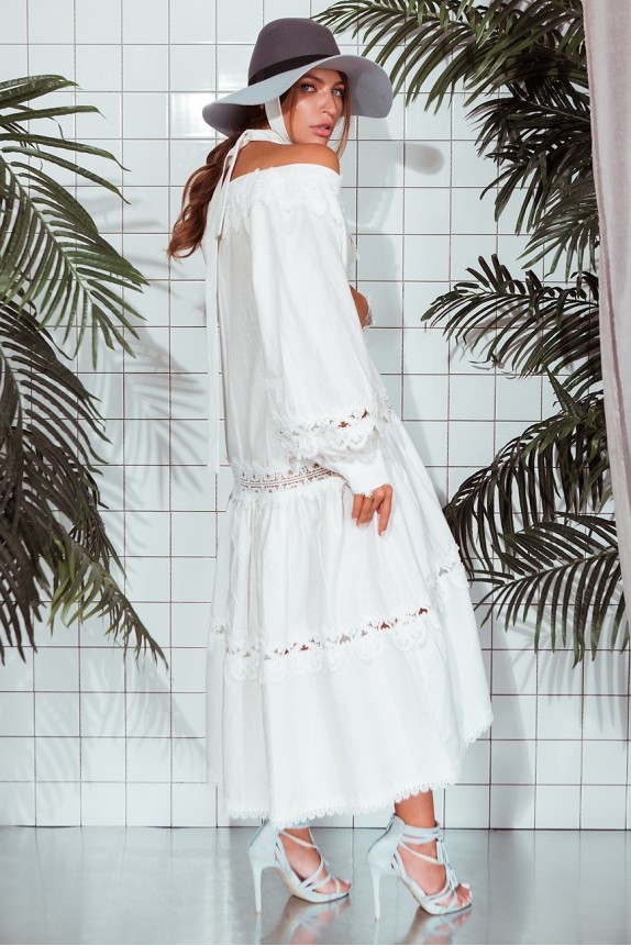 Linen dress with lace