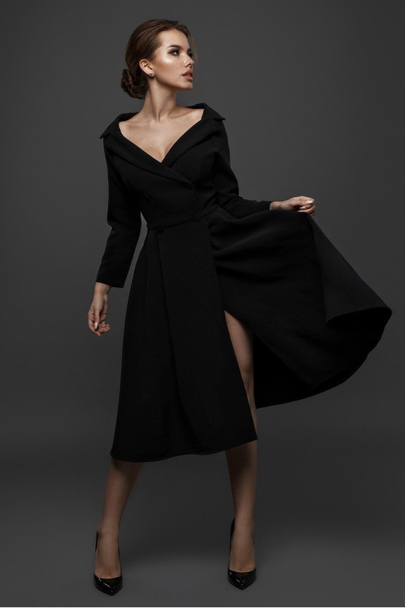 Dress on a wrap with semi-open shoulders