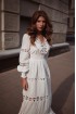 Dress in the floor with wide lace