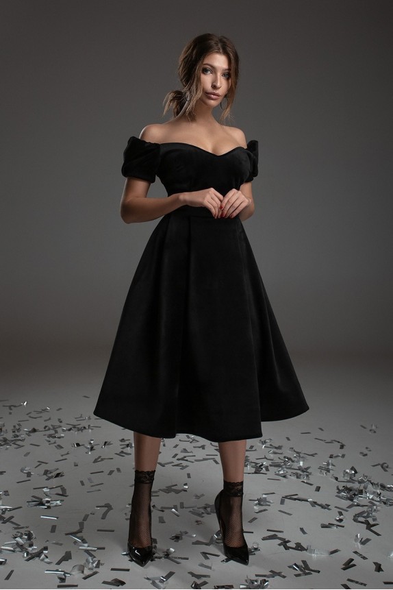 Velvet dress with flashlight sleeves