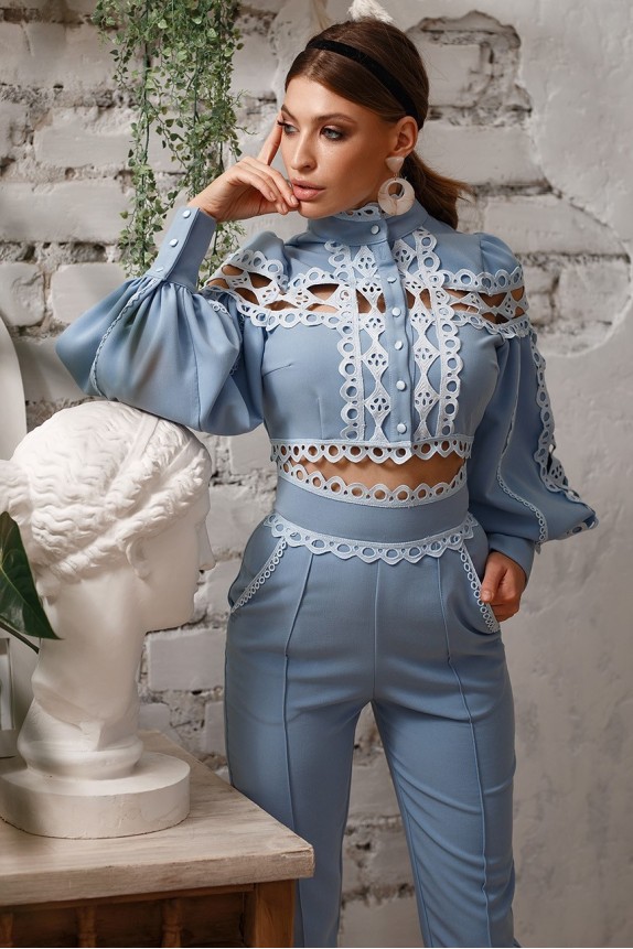 Trousers suit with lace