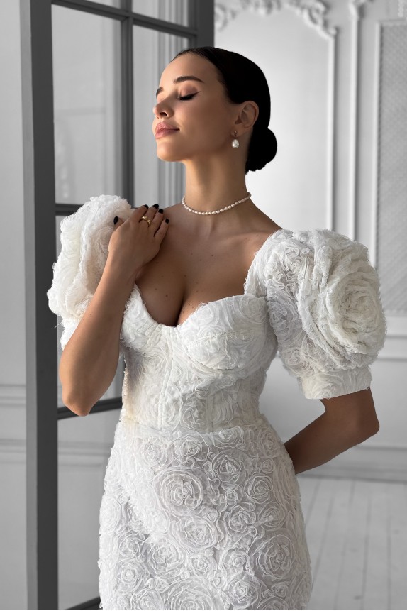 Rosette midi dress with cups and puff sleeves