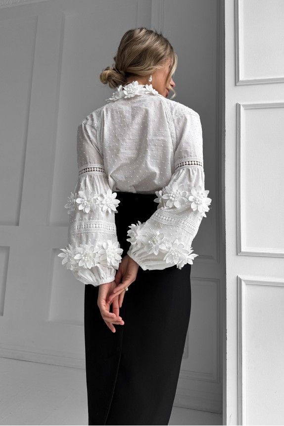 Cotton blouse Vyshyvanka with raglan sleeves, with 3D lace