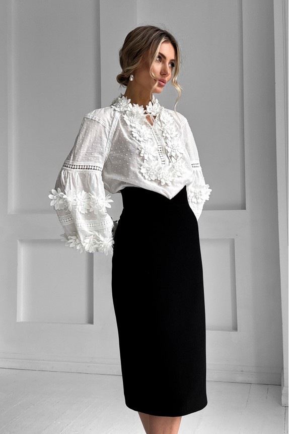 Cotton blouse Vyshyvanka with raglan sleeves, with 3D lace