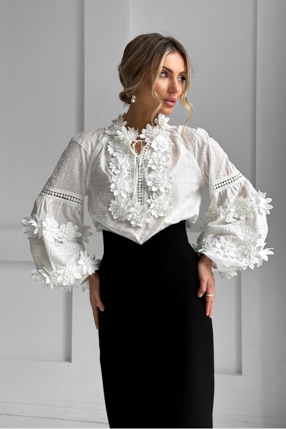 Cotton blouse Vyshyvanka with raglan sleeves, with 3D lace