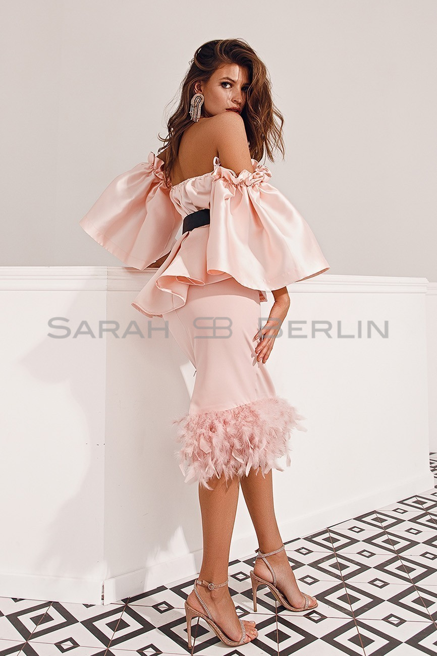 Suit with marabou feathers skirt