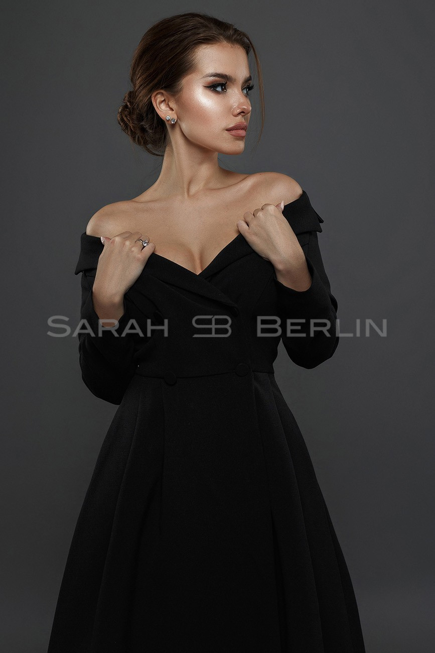 Dress on a wrap with semi-open shoulders