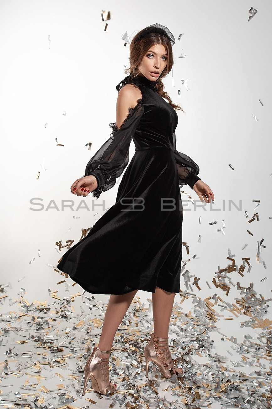 Velvet dress with open shoulders