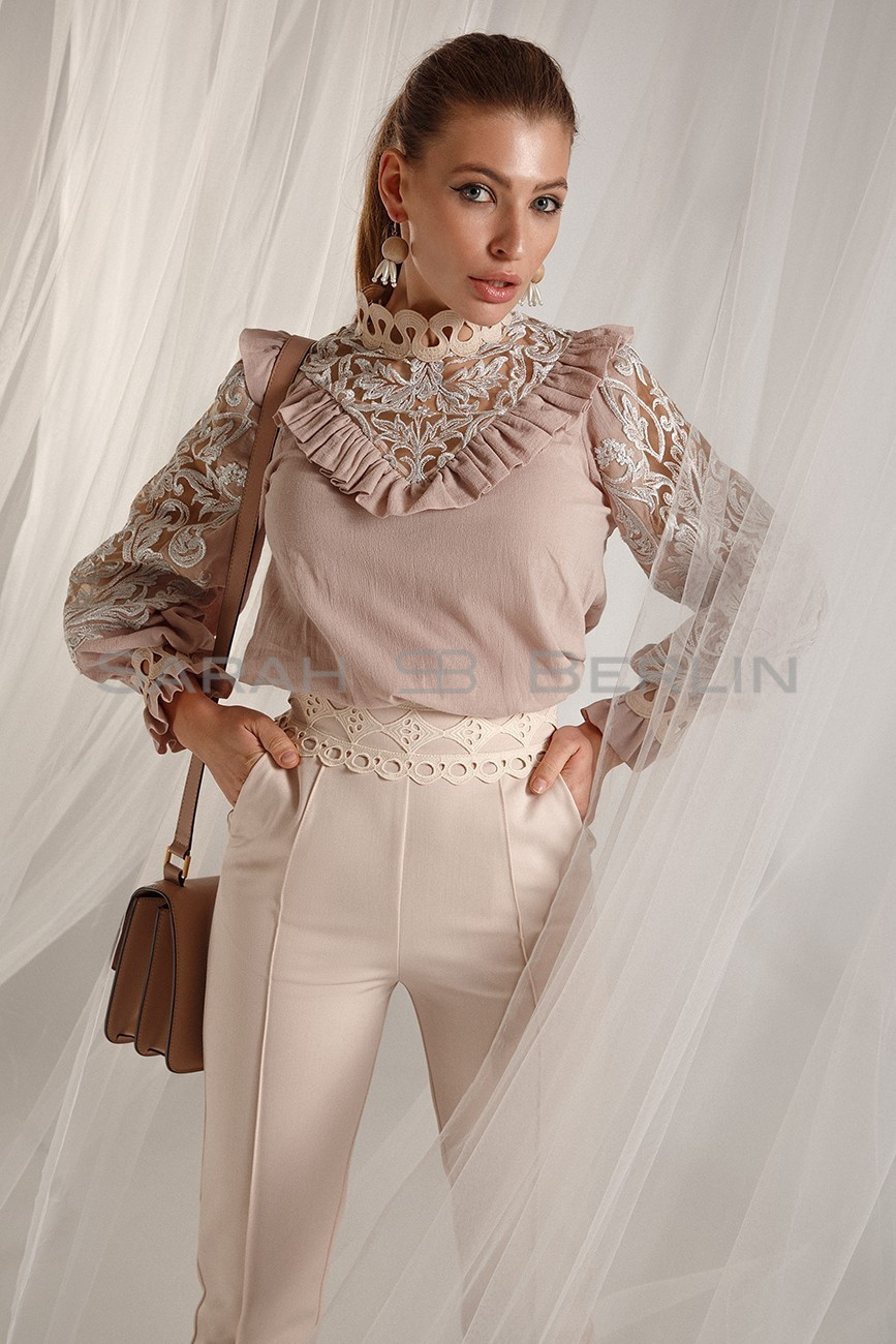 Cotton blouse with lace