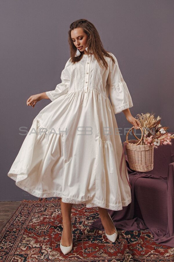 Cotton dress with lace free silhouette