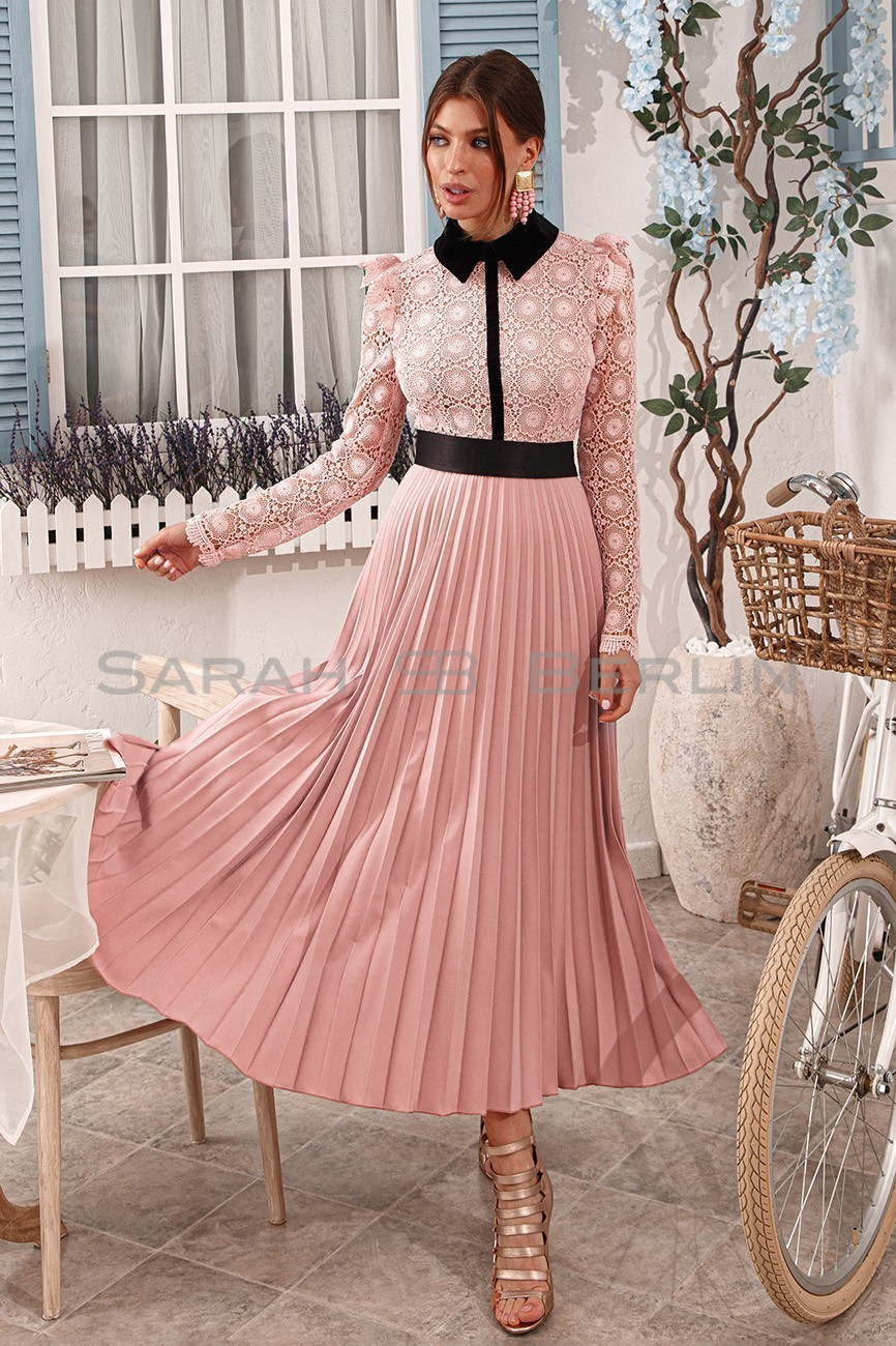 Plisse dress with lace with collar