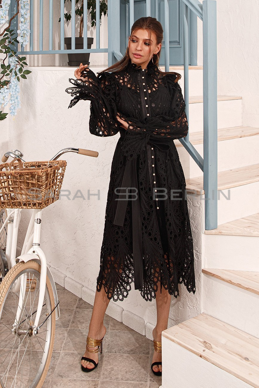 Exclusive lace dress with pearls