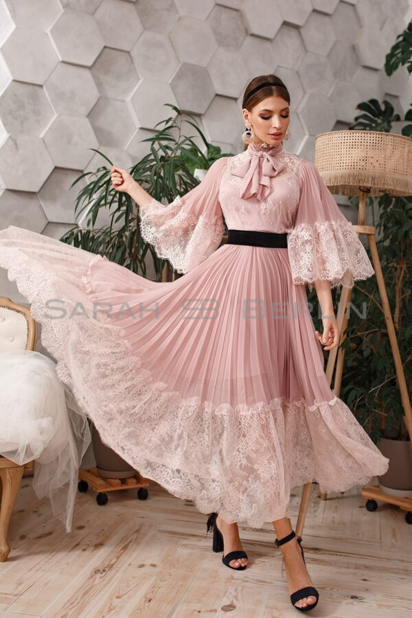 Plisse dress with lace with collar