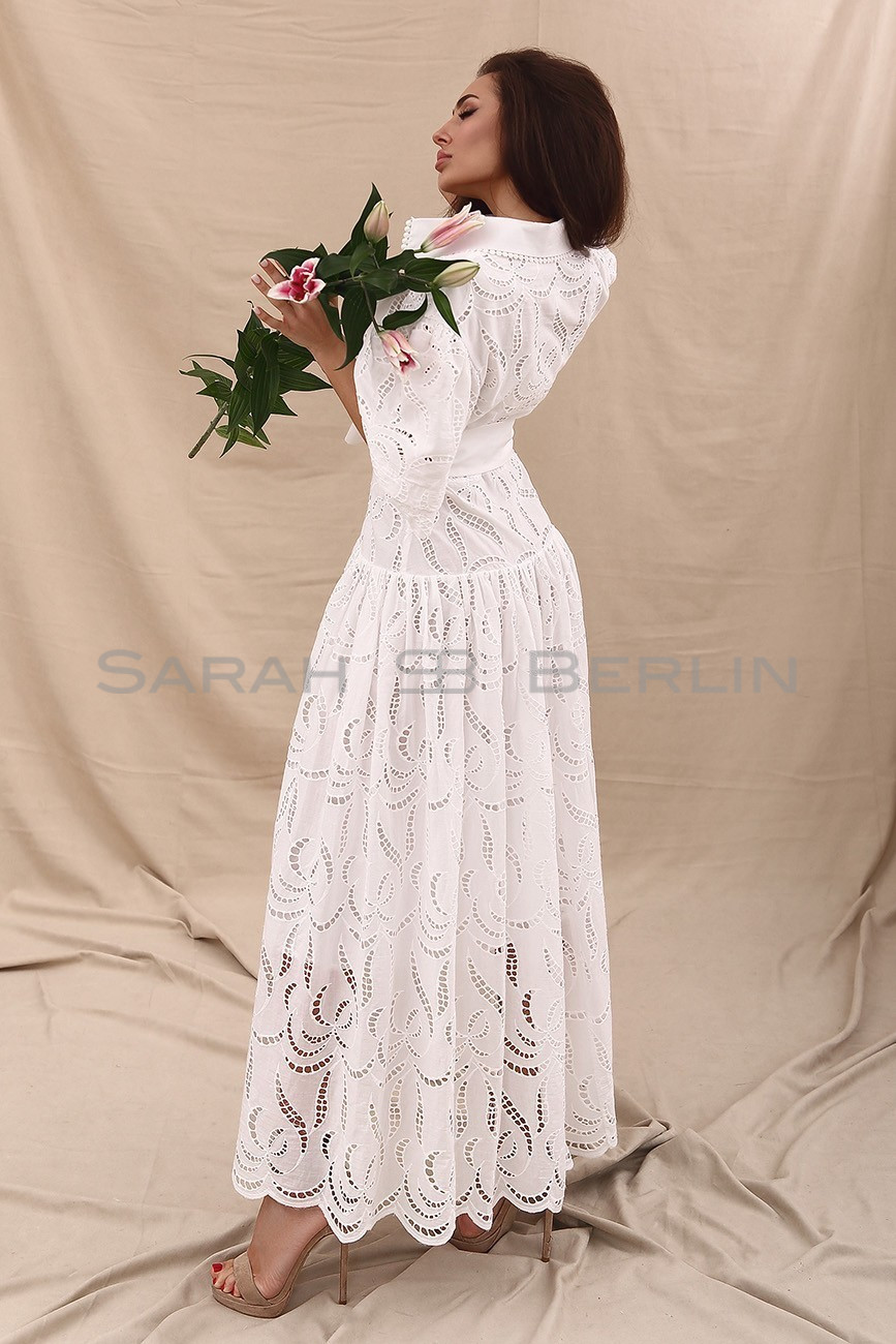 Floor-length chemise with puffy sleeves
