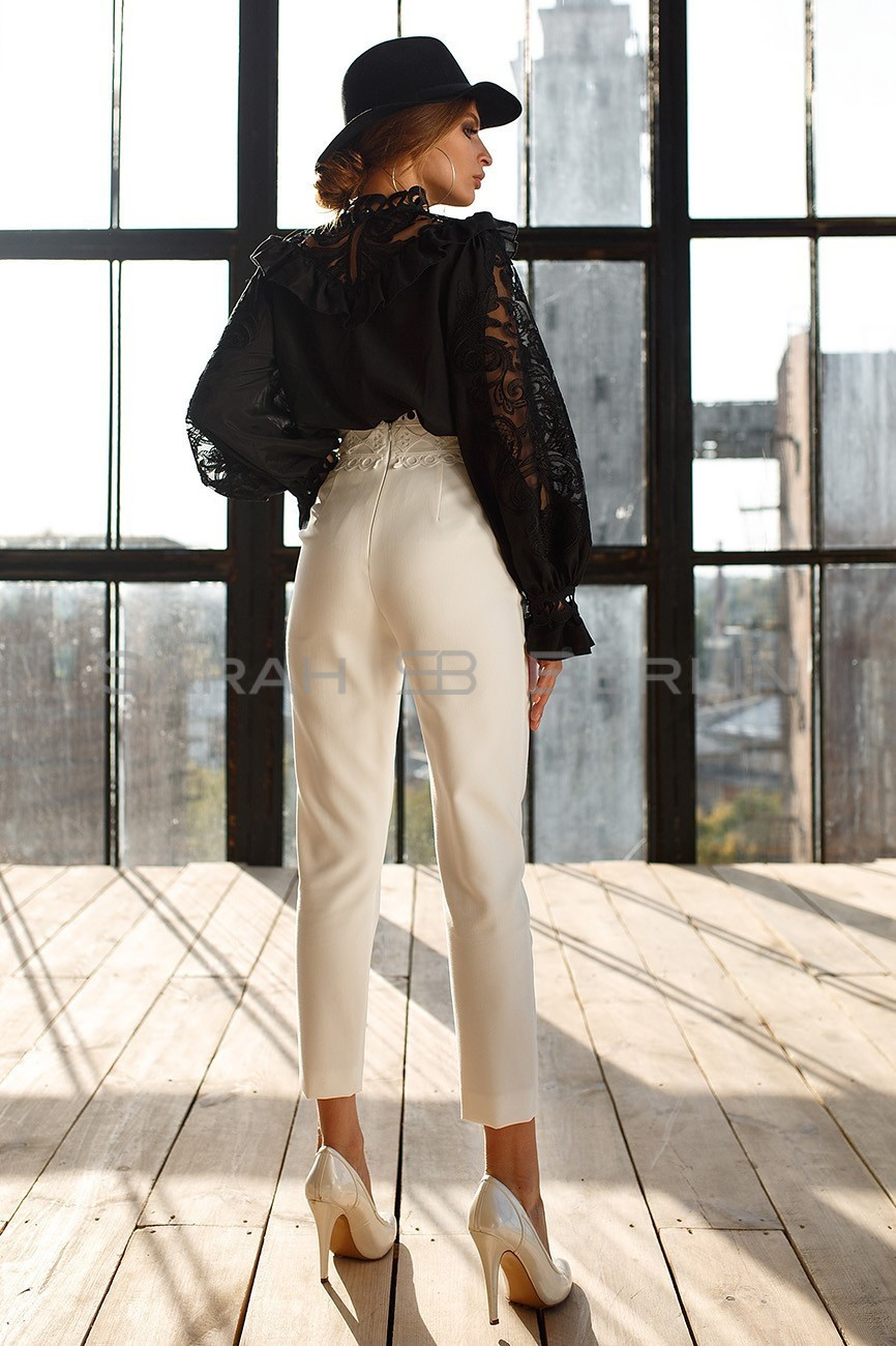 Narrow trousers with high waist