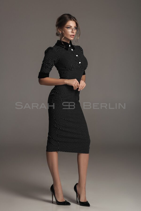 Dress with velvet collar and cuffs