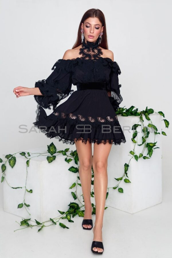 Short Lotus dress with lace choker