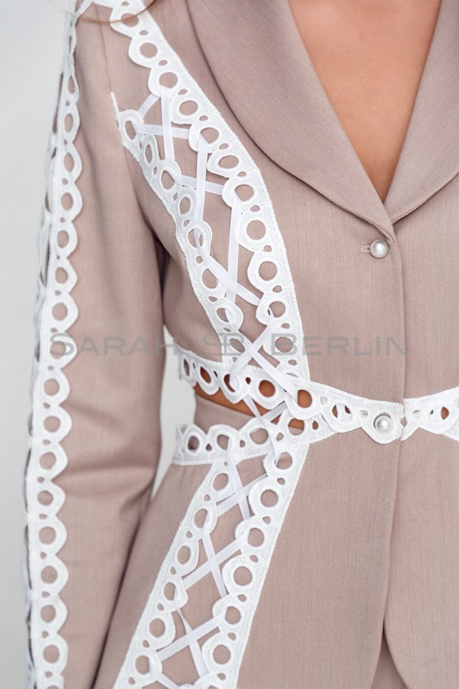 Stylish pants suit with lace and cord