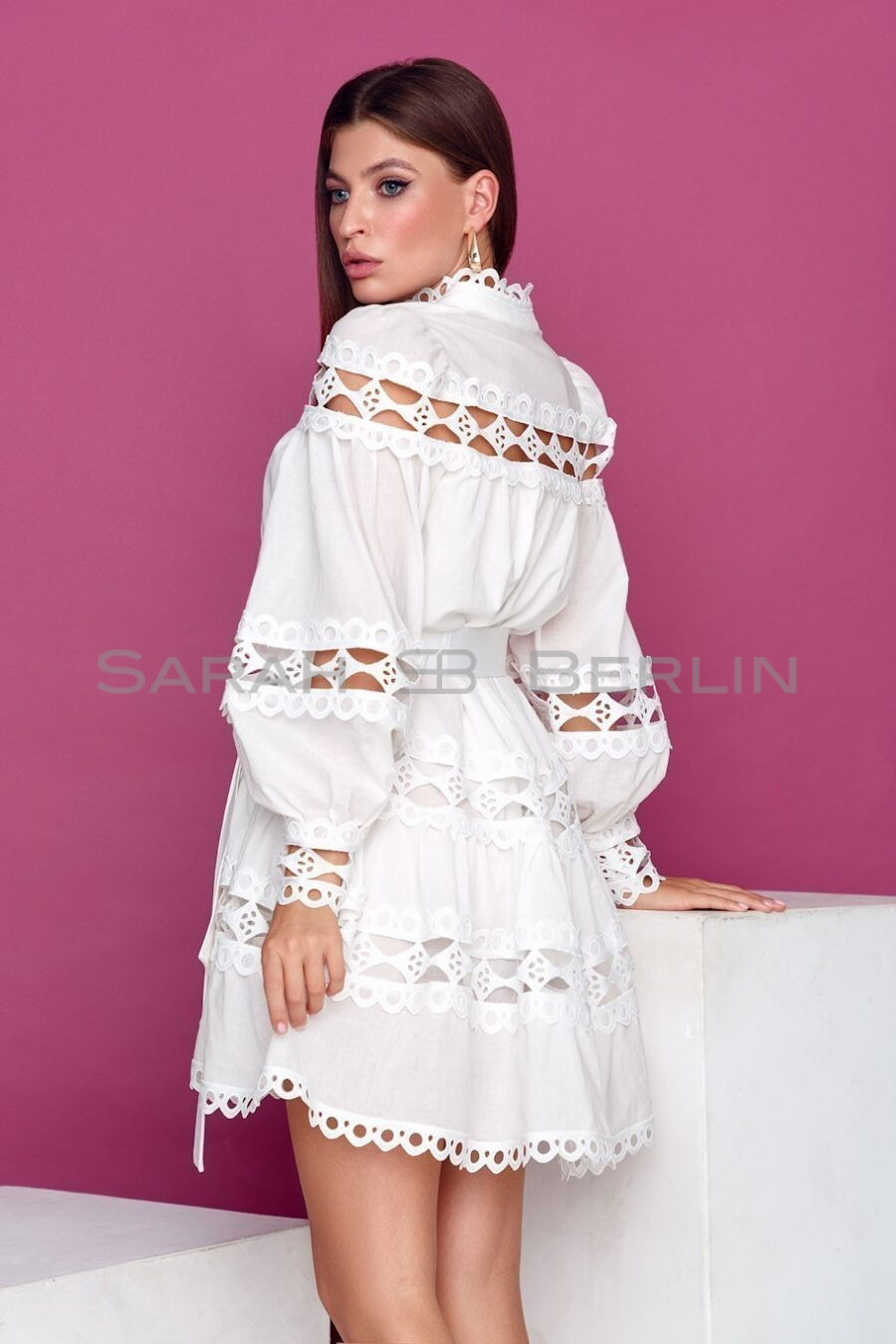 Cotton short dress with lace rhombuses