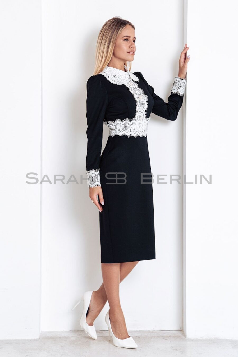 silhouette-dress-with-lace-collar