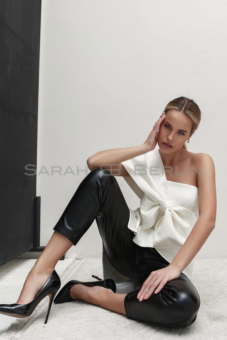 Skinny high-waisted eco-leather trousers