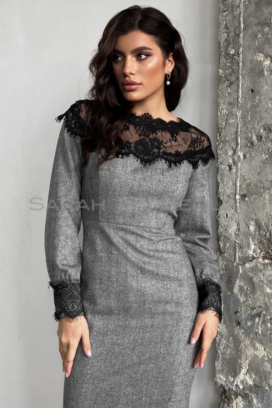 Tweed silhouette dress with lace yoke