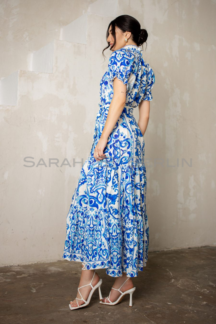 Short sleeve raglan dress with front closure, printed Italian linen