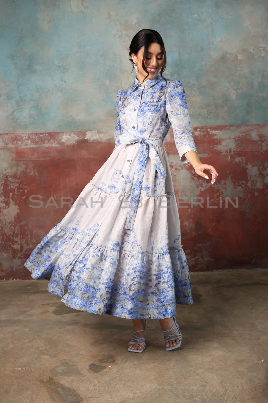 Dress with collar and front closure, in printed Italian linen