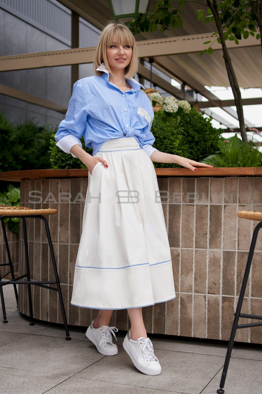 Pleated cotton midi skirt with contrast piping
