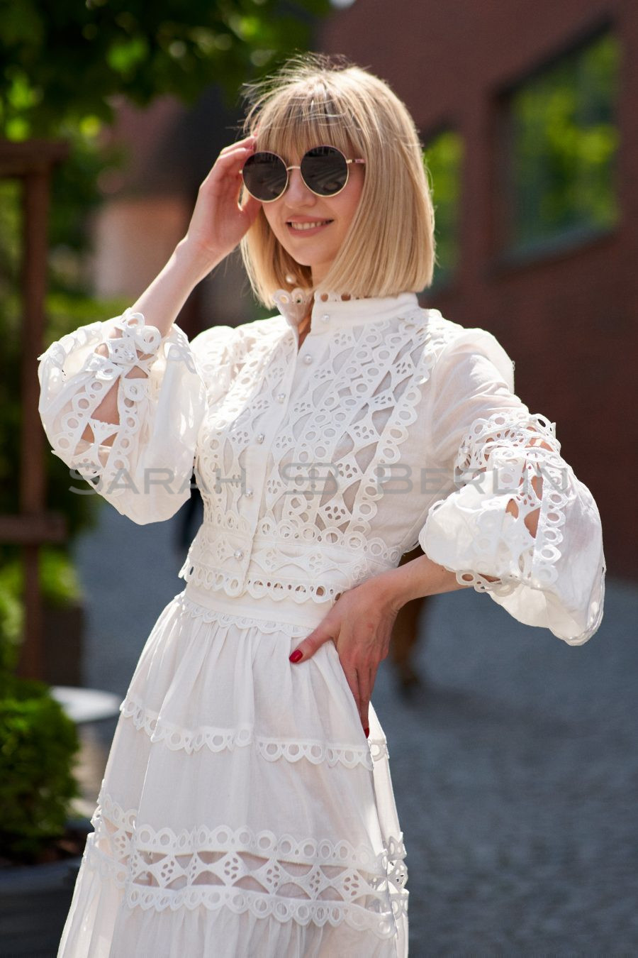 Cotton two-piece suit: top and skirt, with diamond lace