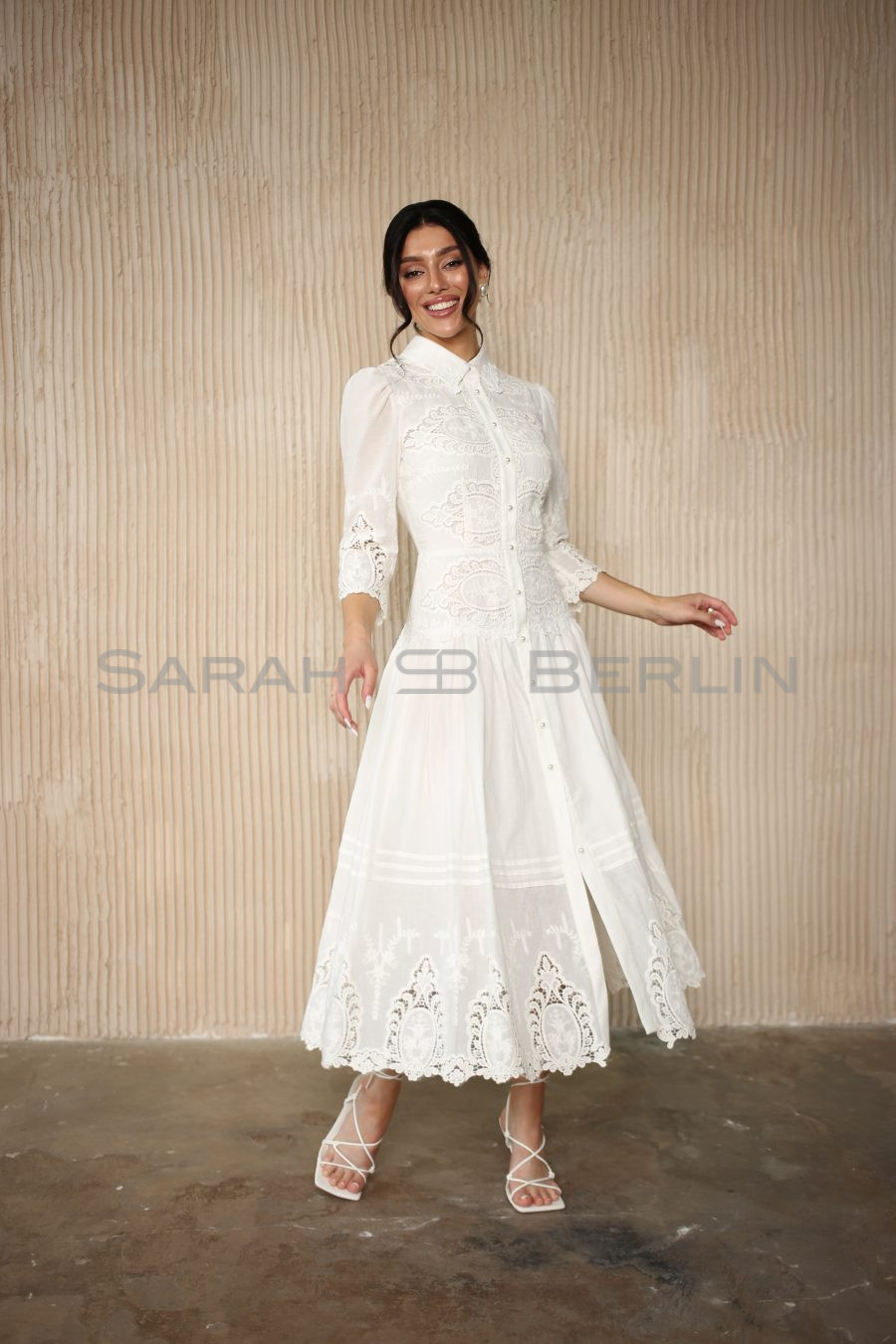 Embroidered cotton dress with collar and front closure