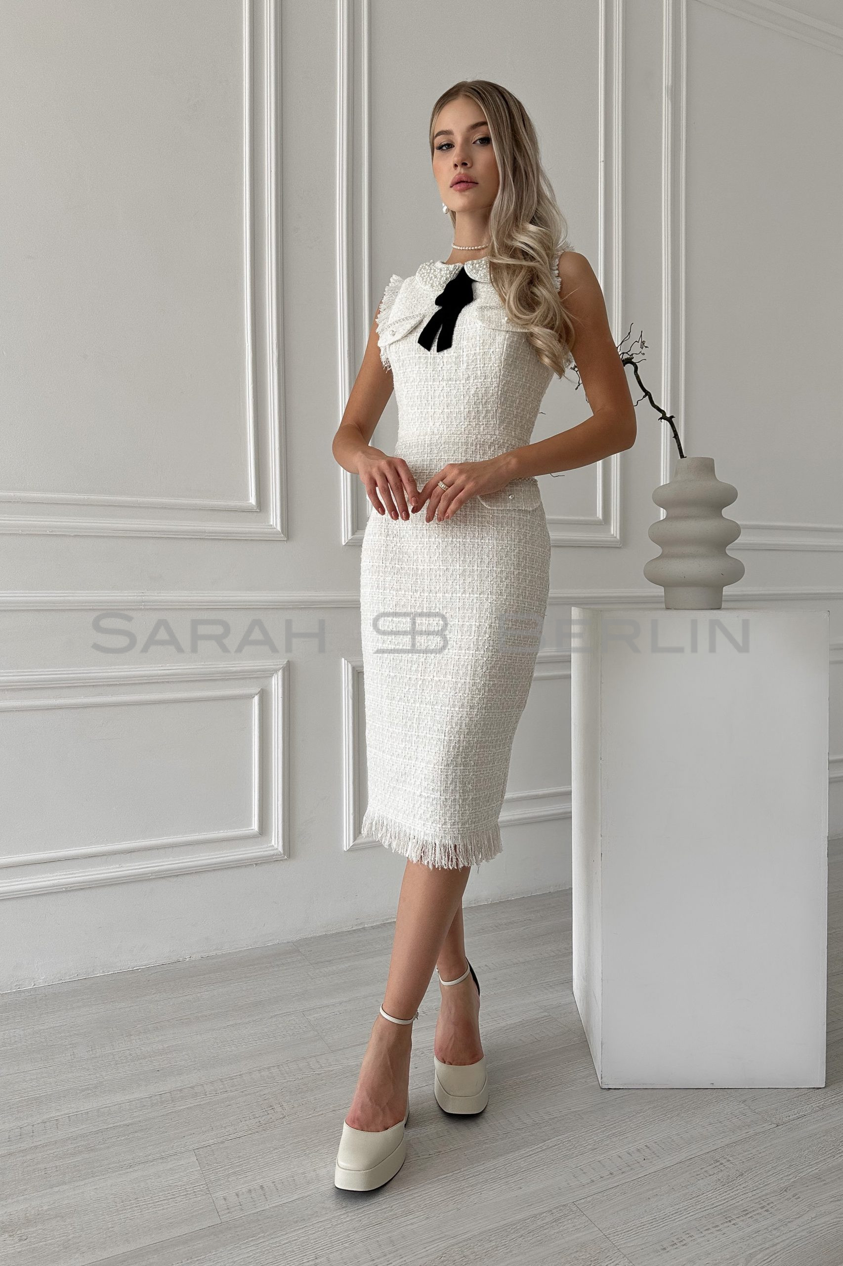 Tweed midi dress, with short sleeves, with white lace - Sarah Berlin