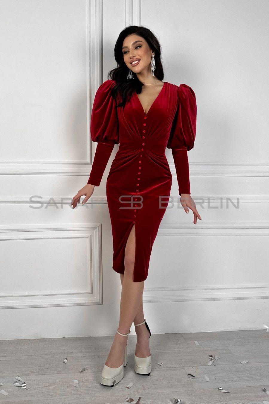 Velvet dress with draping, puff sleeves, satin buttons