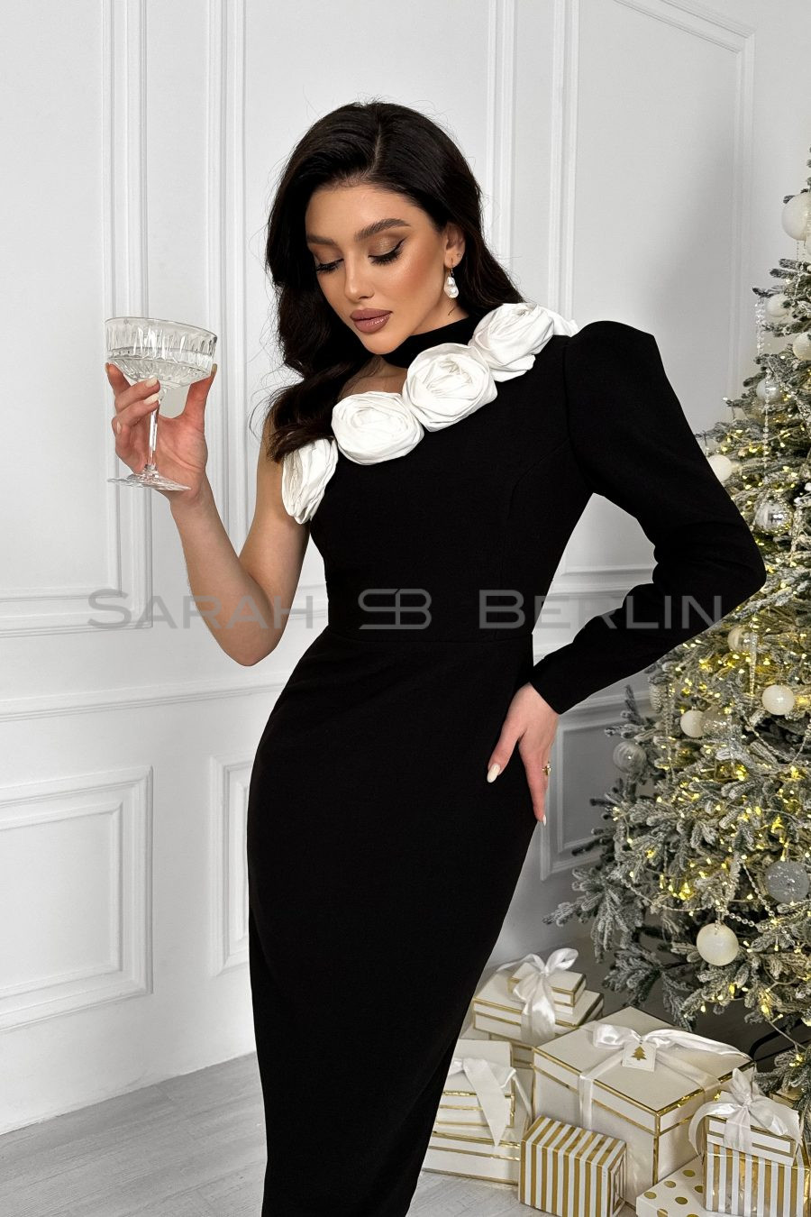 One-shoulder midi dress with stand-up collar and white roses