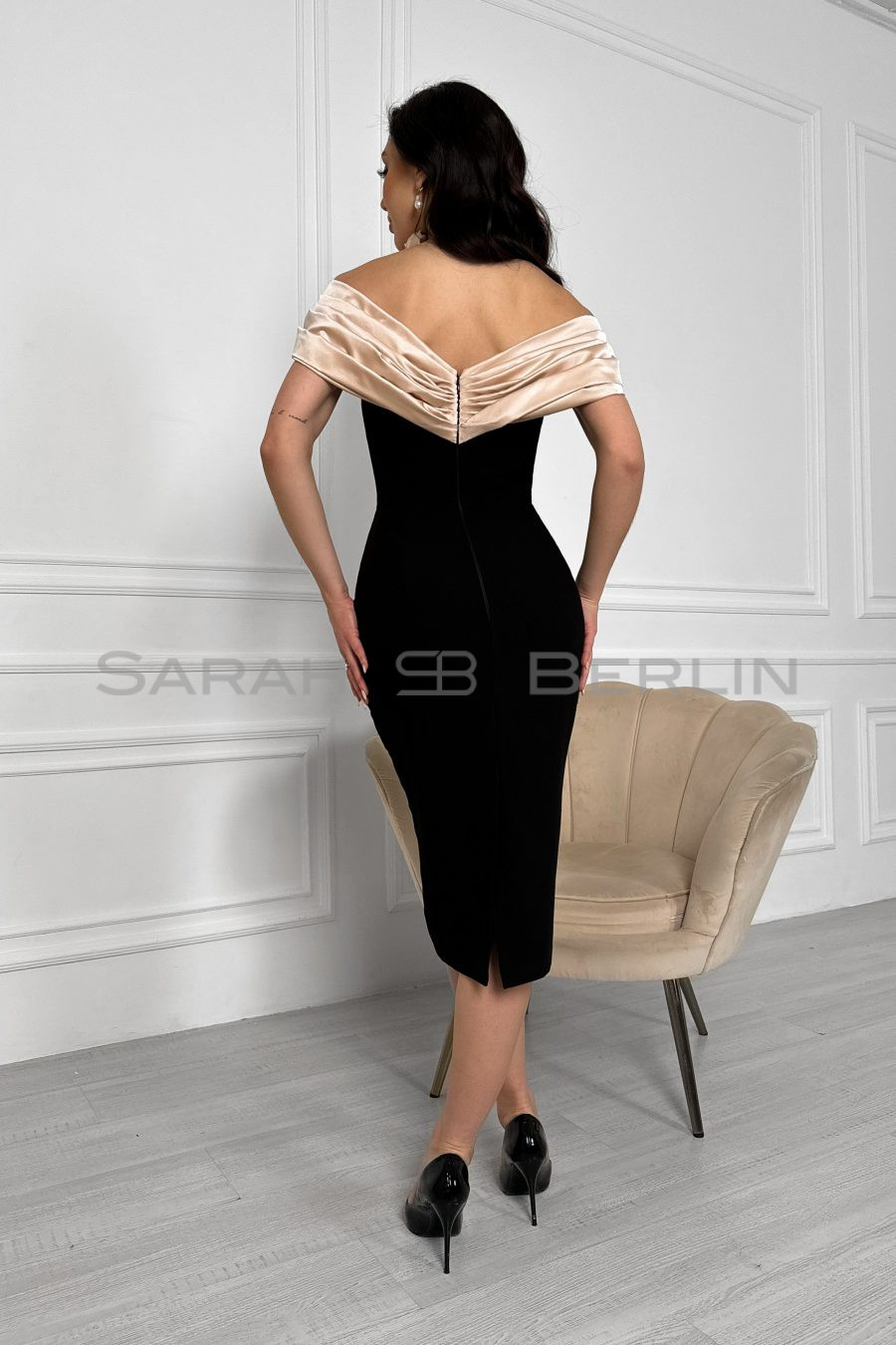 Black silhouette dress with a corset, with contrasting drapery on the shoulders