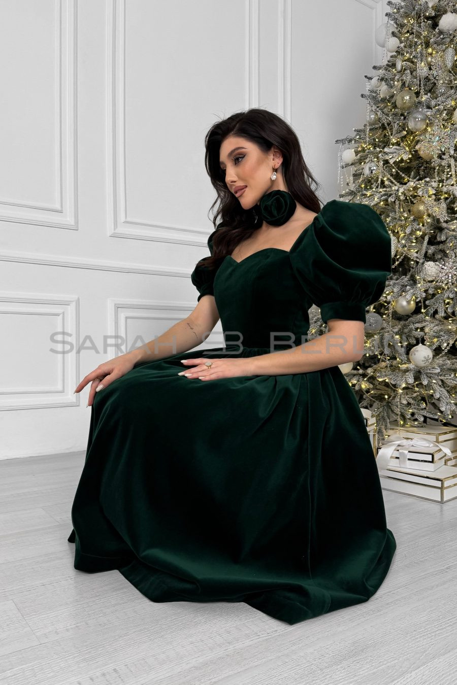 Italian velvet dress with corset, puff sleeves and skirt