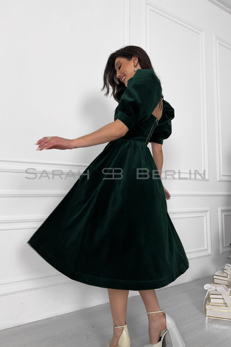 Платье из итальянского бархата, с корсетом, с пышными рукавами и юбкой