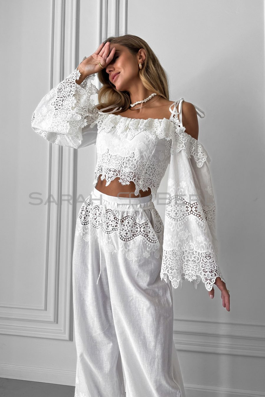 Off-shoulder cambric top with Roman embroidery