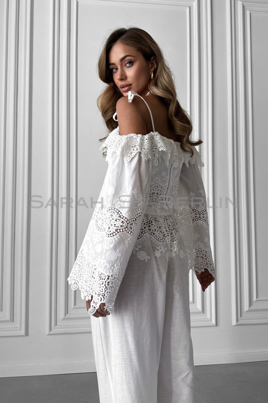 Off-shoulder cambric top with Roman embroidery